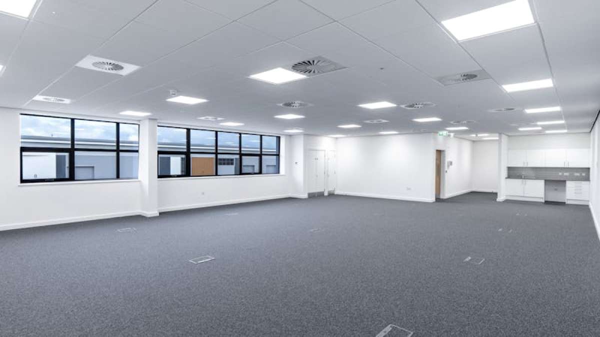 Industrial Unit in Basingstoke - photo 2