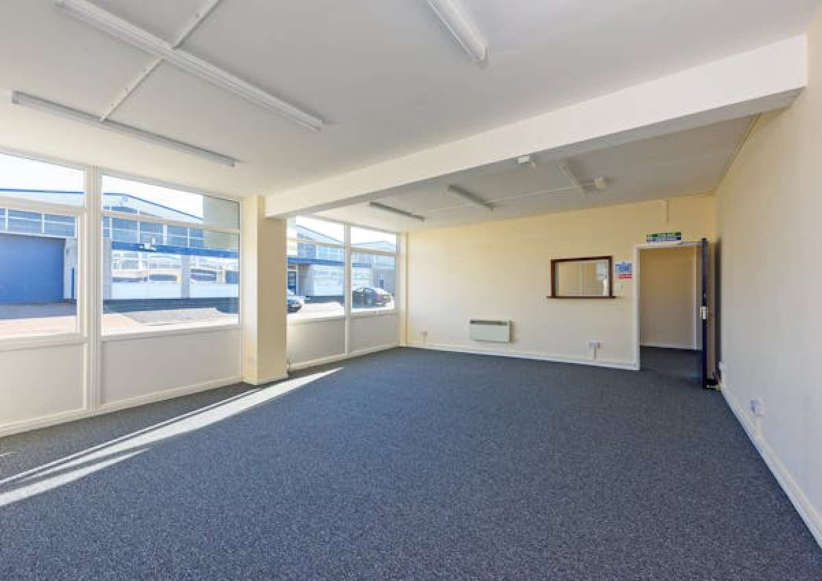 Industrial Unit in Cradley Heath - photo 3