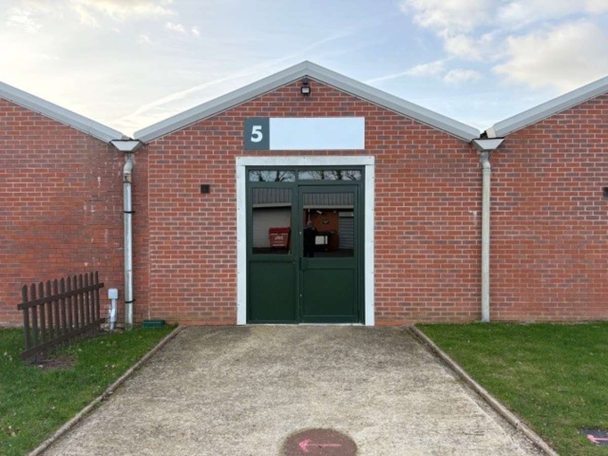 Industrial Unit in Worcester - photo 2