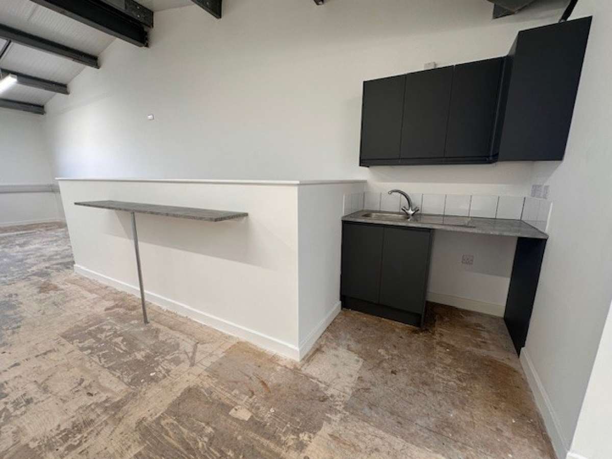 Industrial Unit in Hitchin - photo 3