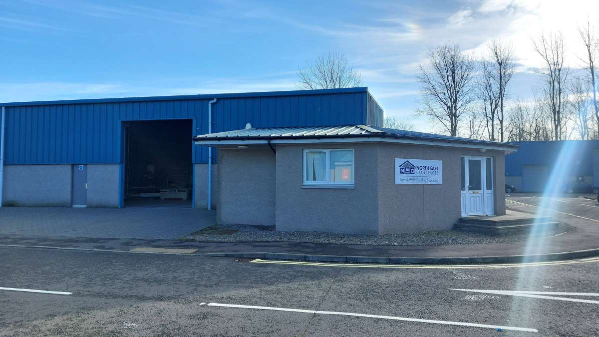 Industrial Unit in Kirkton Industrial Estate - photo 2