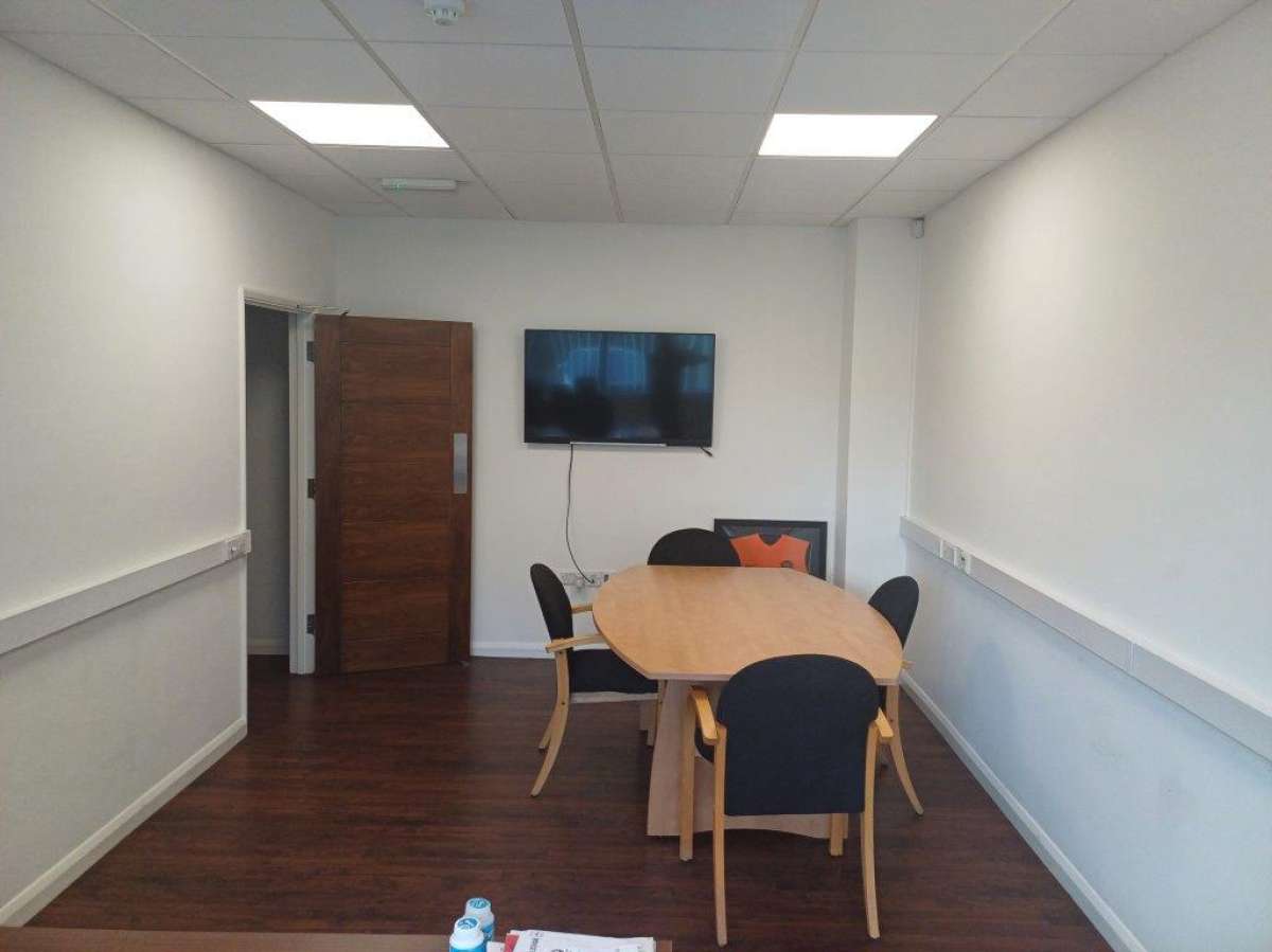 Industrial Unit in Telford Way Industrial Estate - photo 2