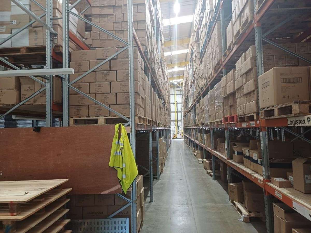 Industrial Unit in Telford Way Industrial Estate - photo 4