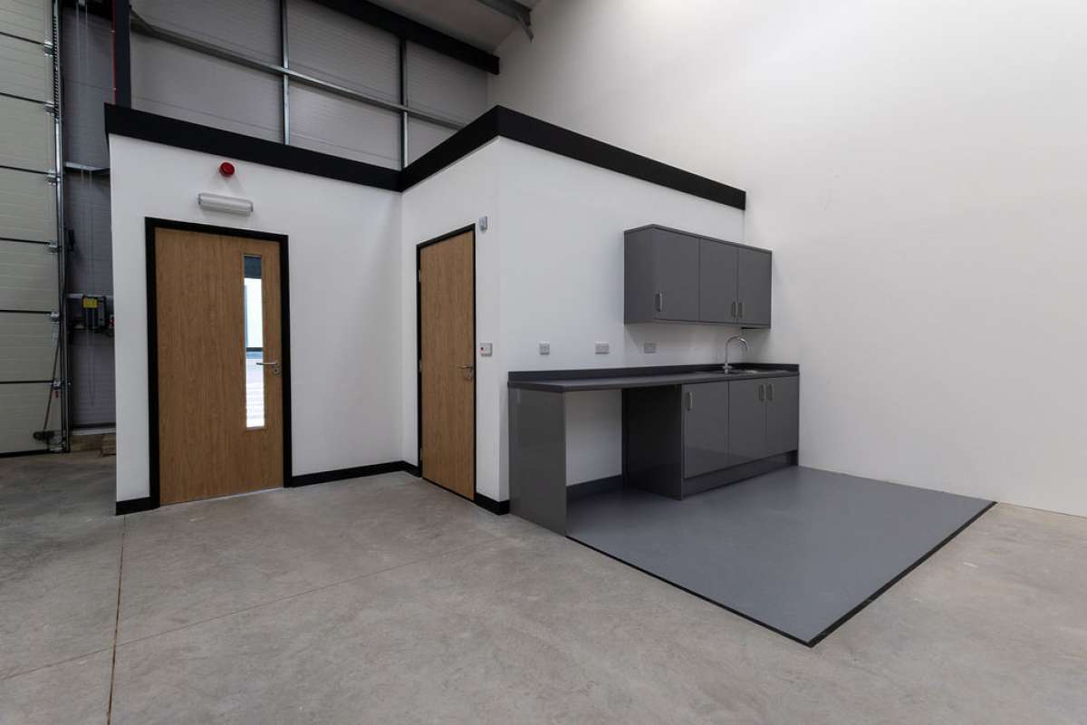 Industrial Unit in Loughborough - photo 3