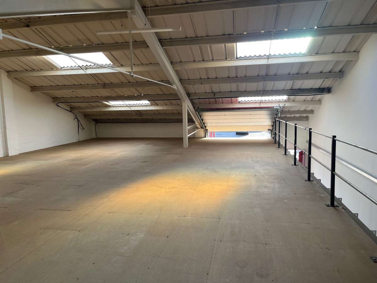 Industrial Unit in Waterlooville - photo 2