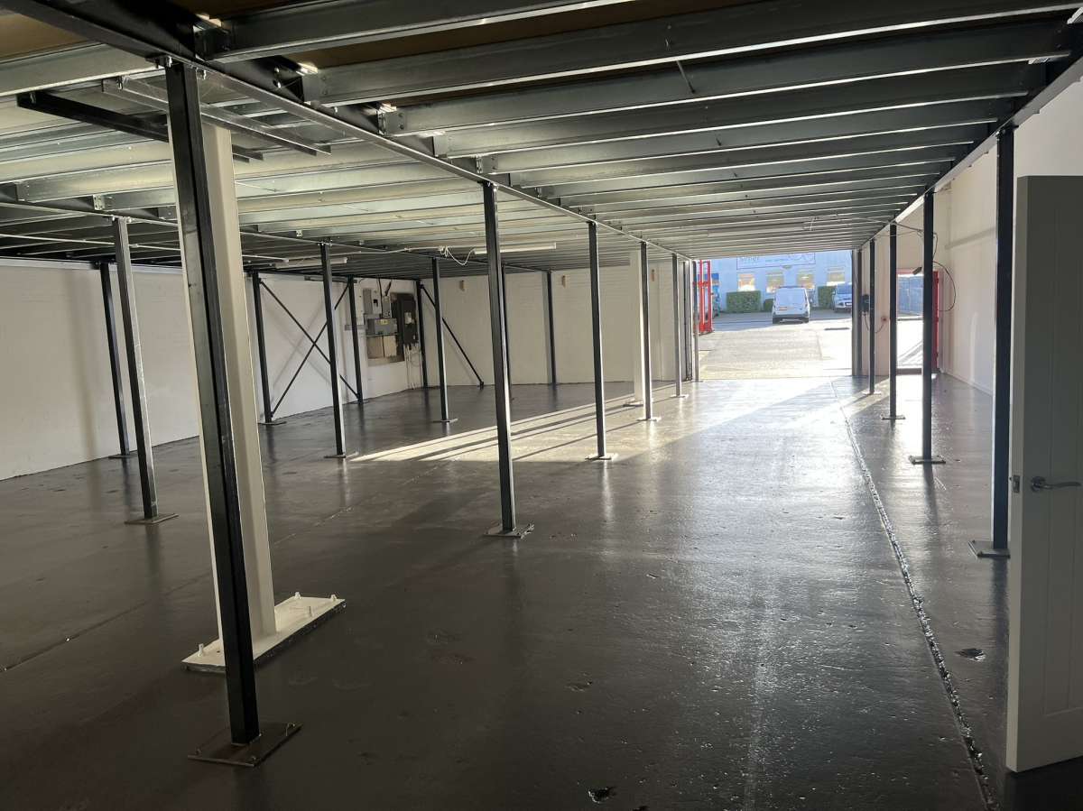 Industrial Unit in Waterlooville - photo 3