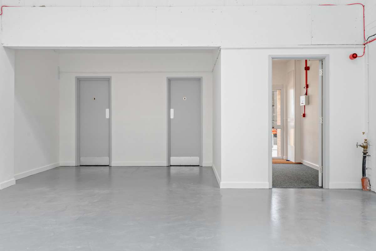 Industrial Unit in Bournemouth - photo 3