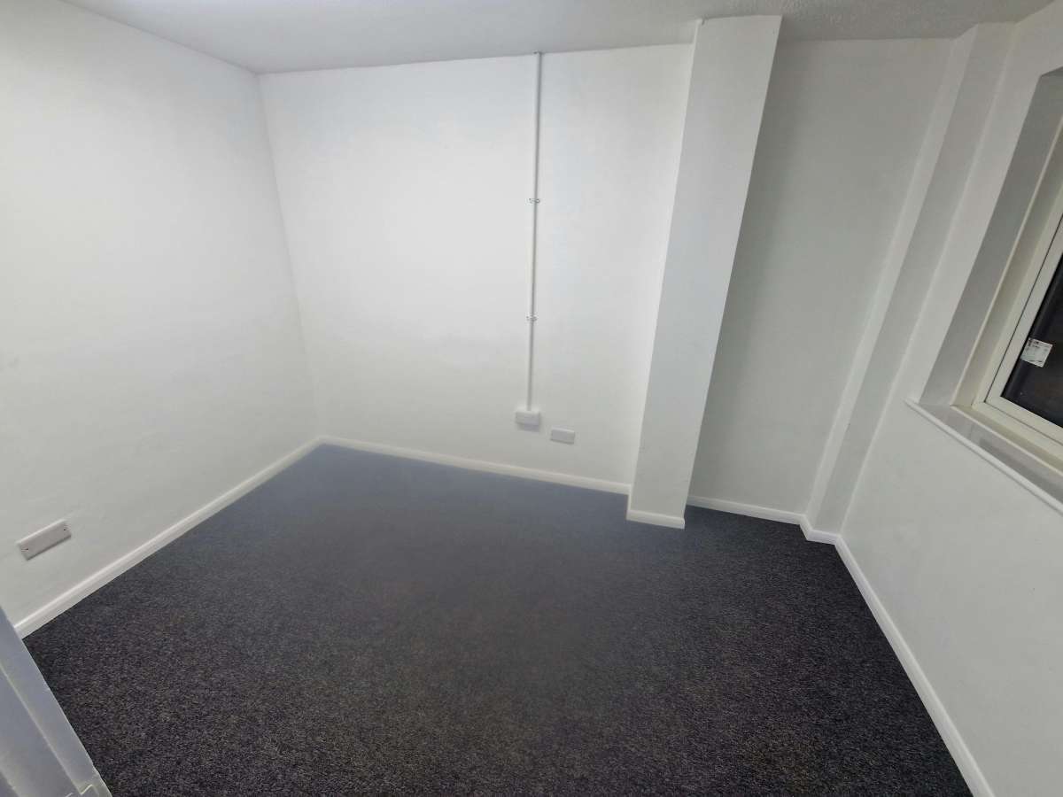 Industrial Unit in Portsmouth - photo 3