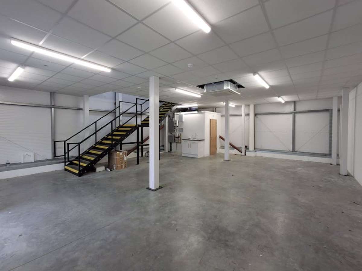 Industrial Unit in Ringwood - photo 2