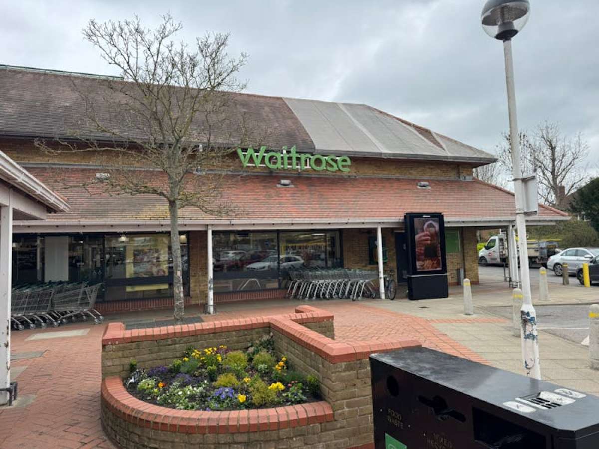 Industrial Unit in Walton-on-Thames - photo 4