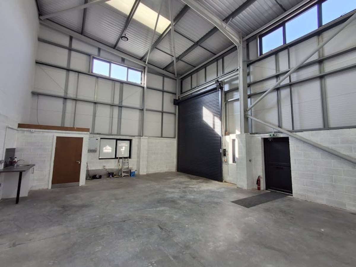 Industrial Unit in Poole - photo 3