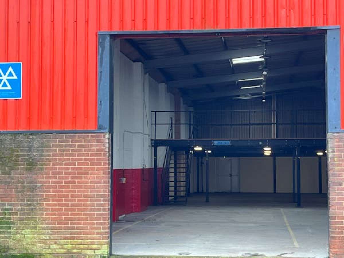 Industrial Unit in Warwick - photo 3