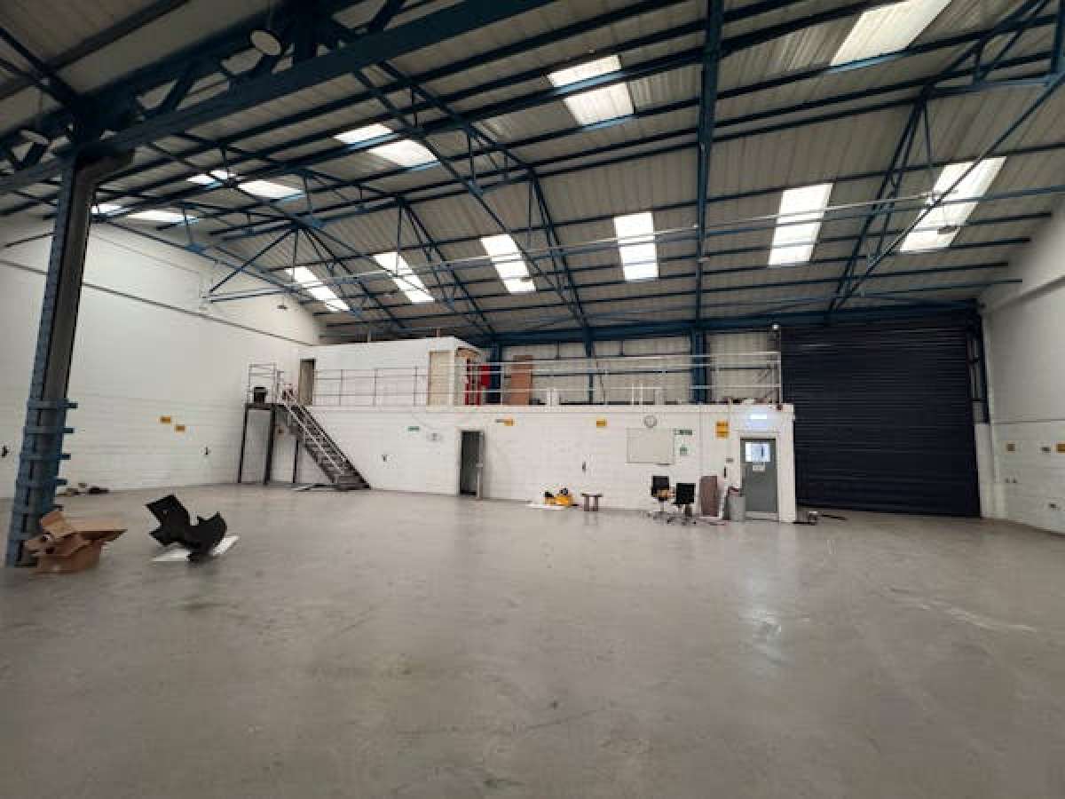 Industrial Unit in Droitwich - photo 2