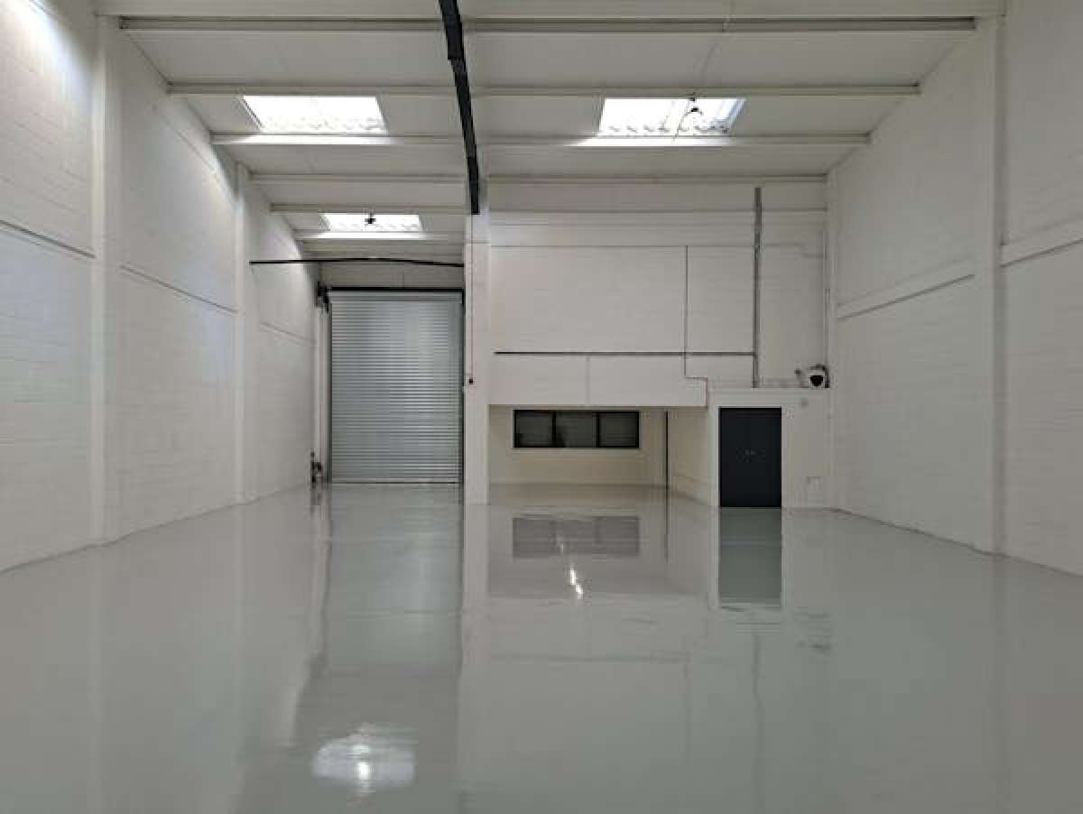 Industrial Unit in Croydon - photo 3