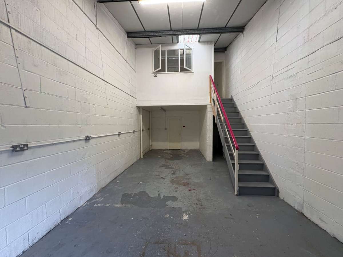 Industrial Unit in Southampton - photo 2
