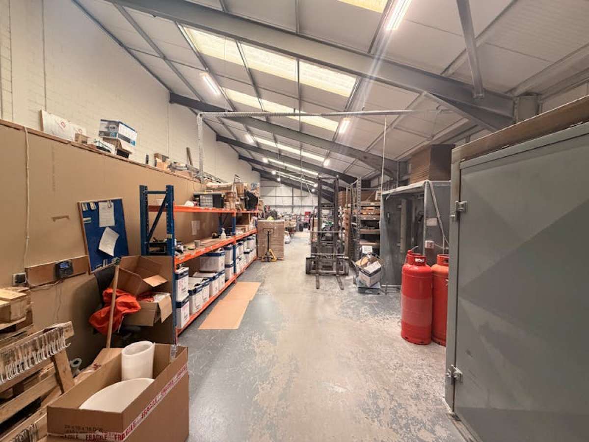 Industrial Unit in Farnham - photo 3