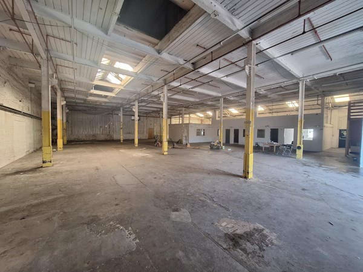 Industrial Unit in Manchester - photo 2