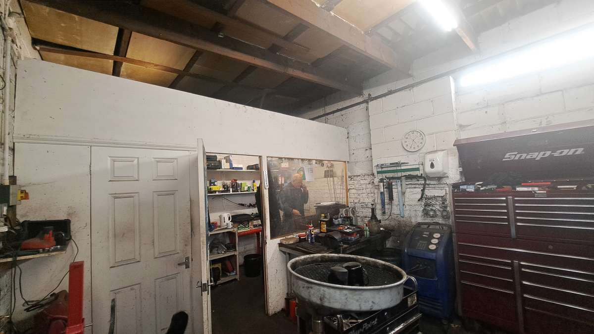 Industrial Unit in Shefford - photo 2