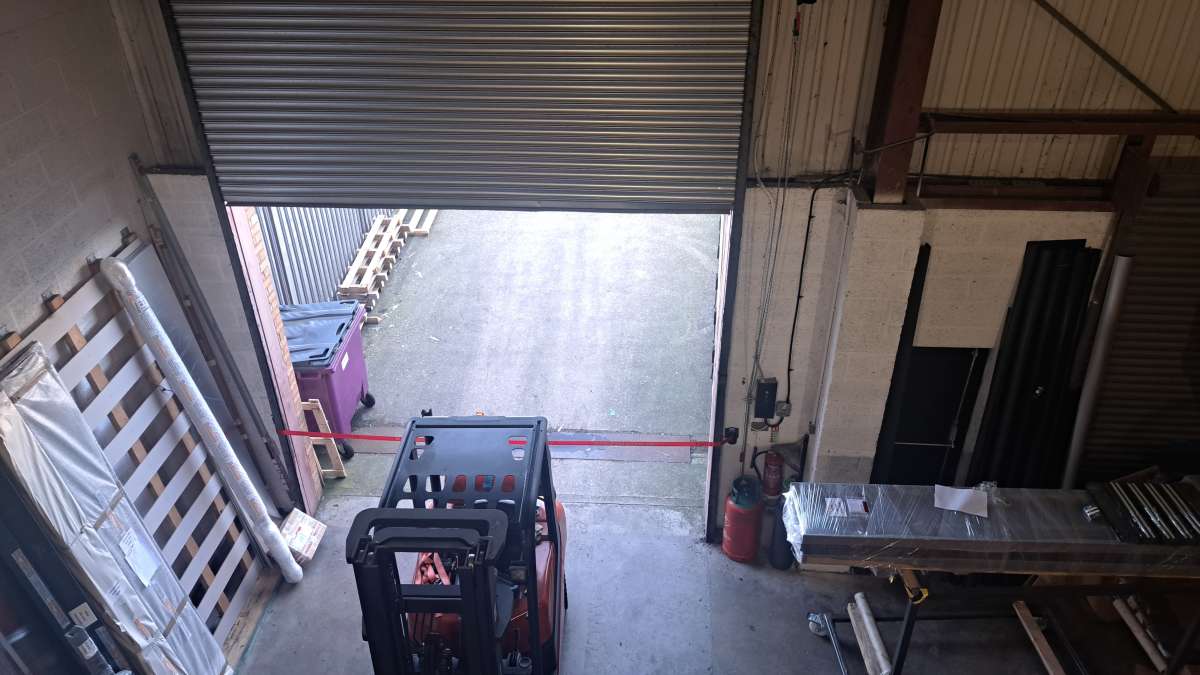 Industrial Unit in Bedford - photo 3