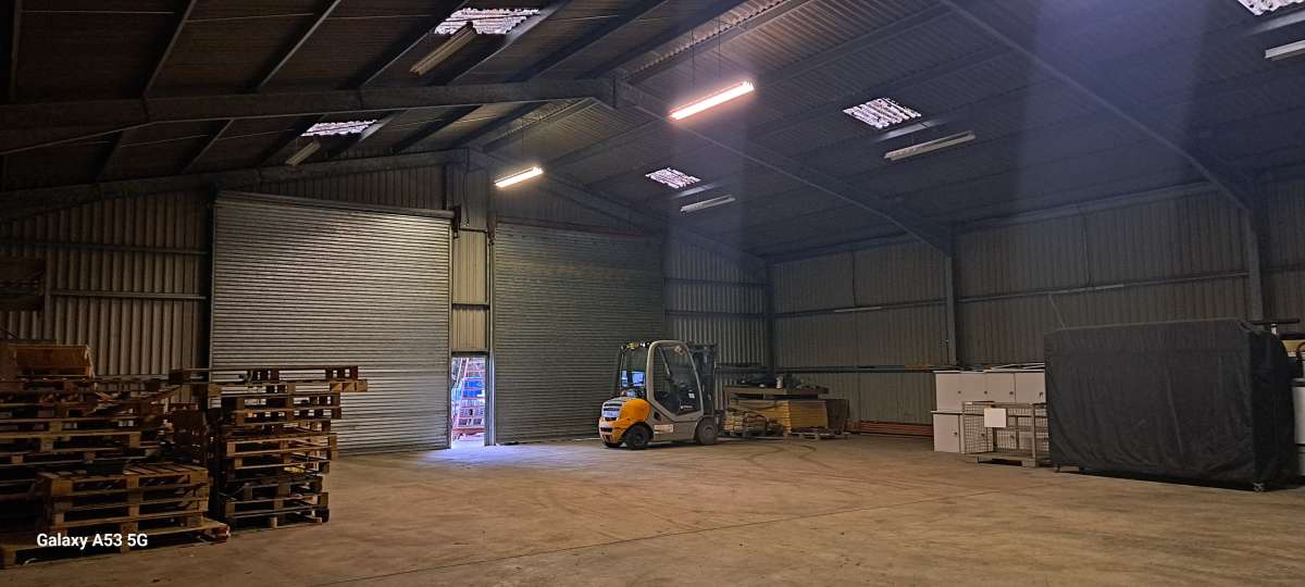 Industrial Unit in Newton Purcell - photo 3