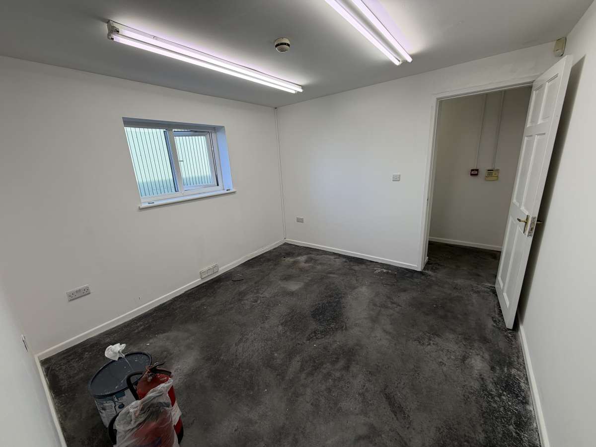 Industrial Unit in Gorton - photo 4