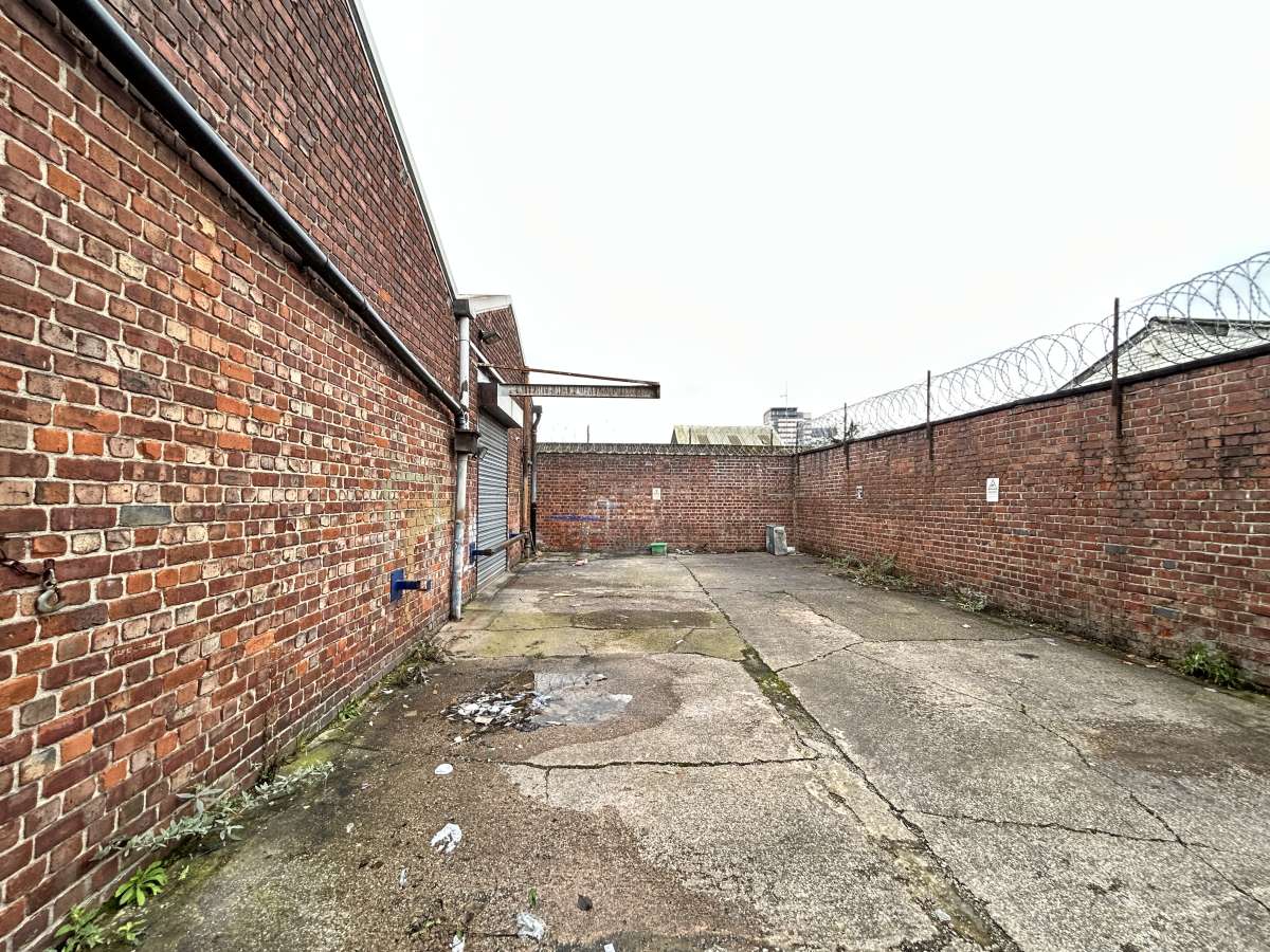 Industrial Unit in Manchester - photo 4