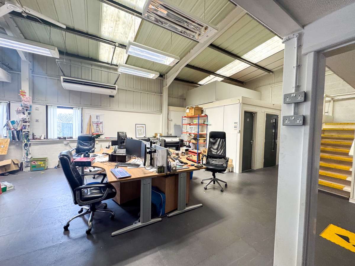 Industrial Unit in Falmouth - photo 3