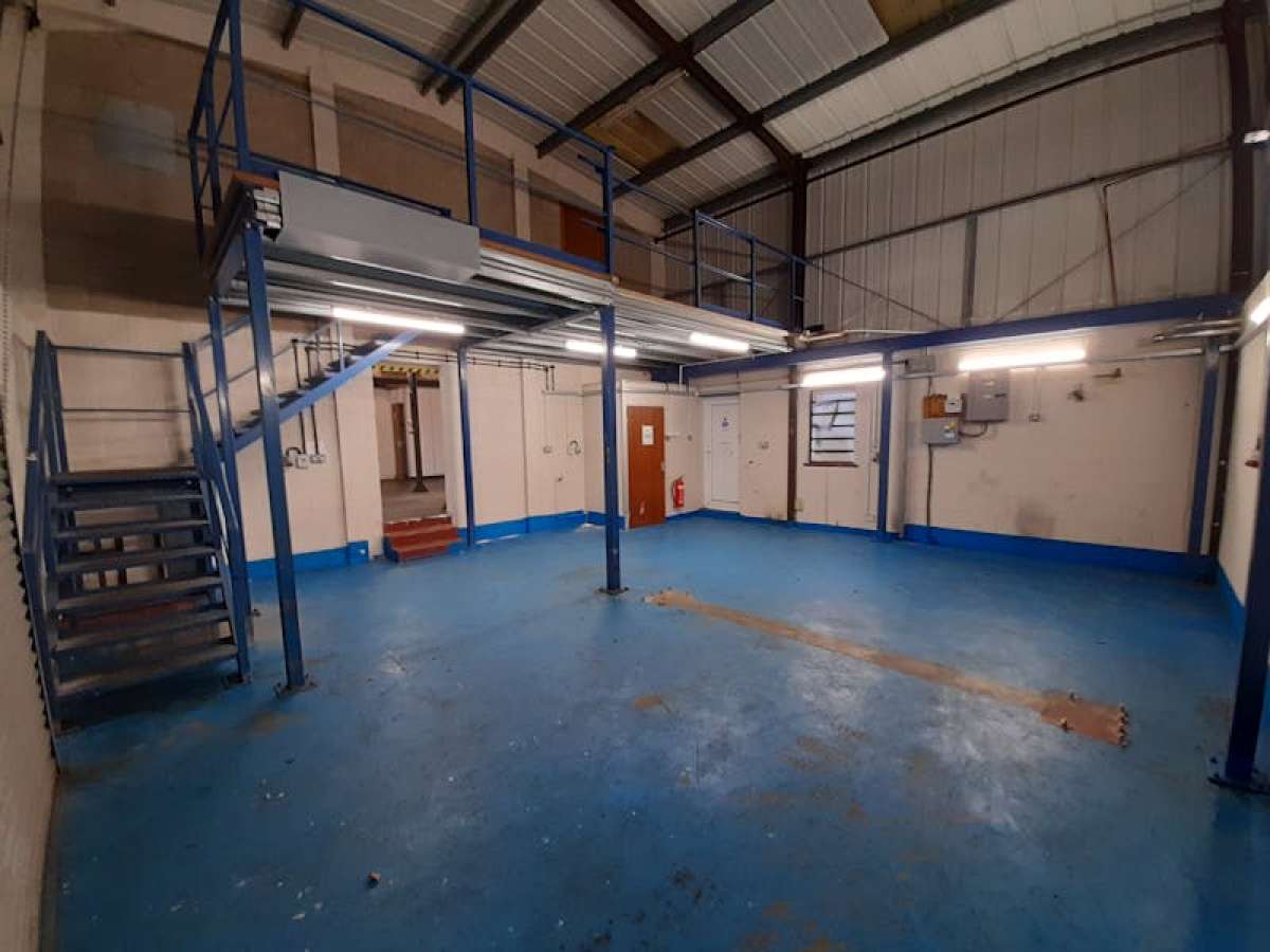 Industrial Unit in Whitchurch - photo 3