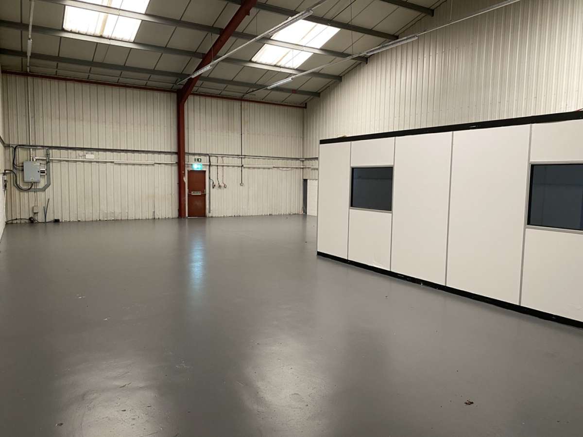 Industrial Unit in Wolverhampton - photo 3