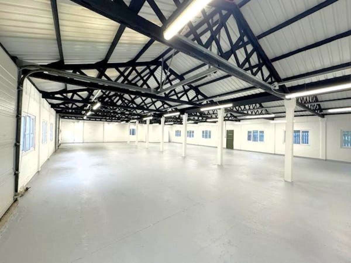 Industrial Unit in Romford - photo 3