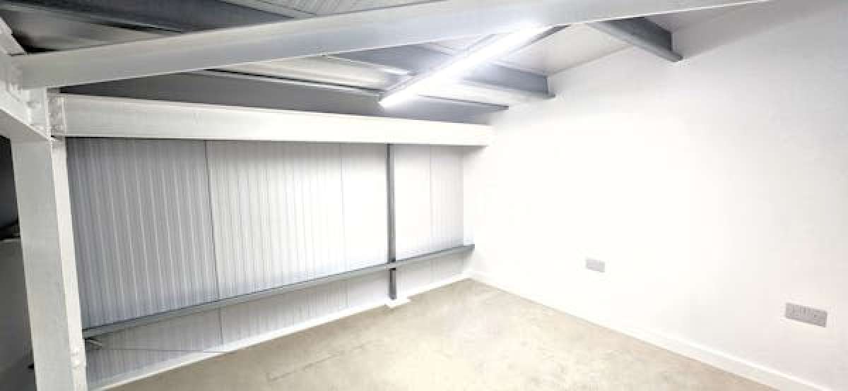 Industrial Unit in Rainham - photo 4