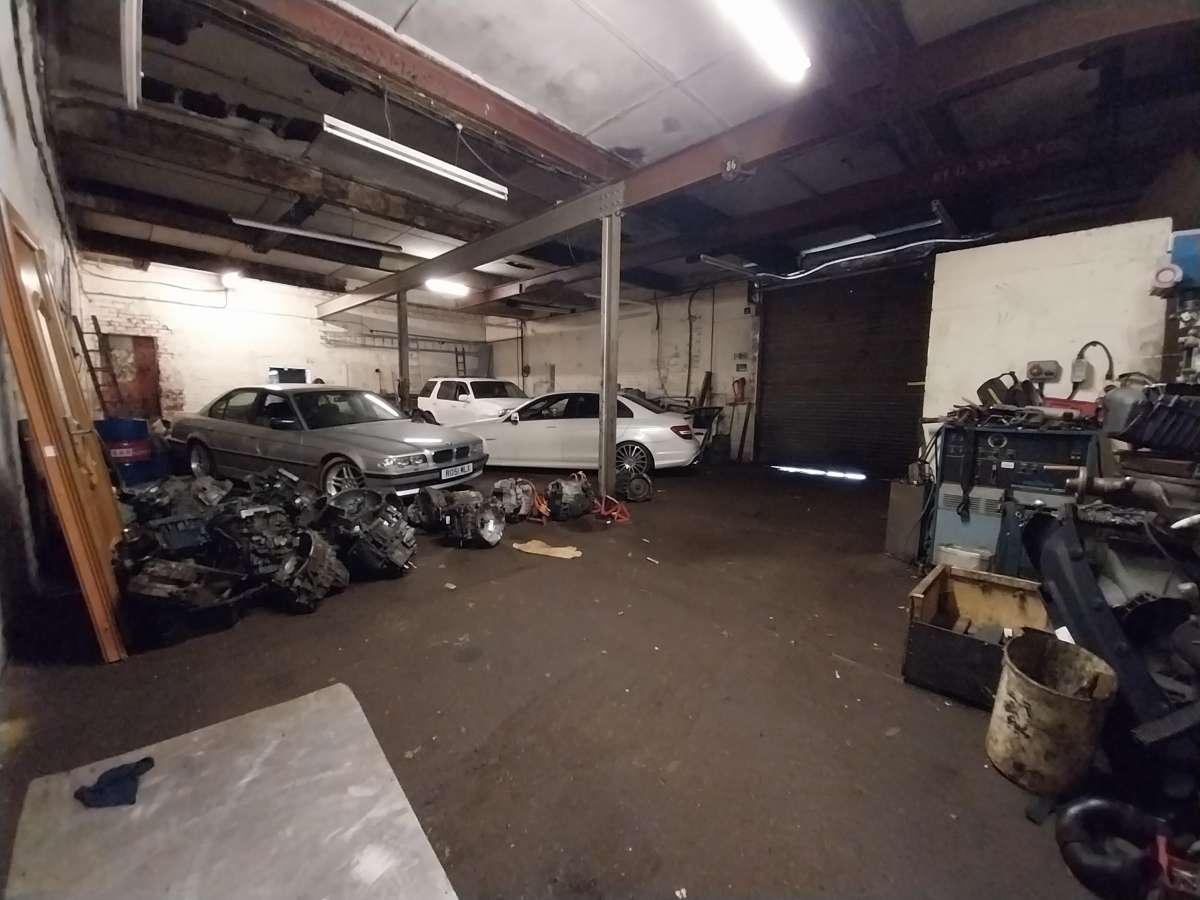 Industrial Unit in Bradford - photo 2