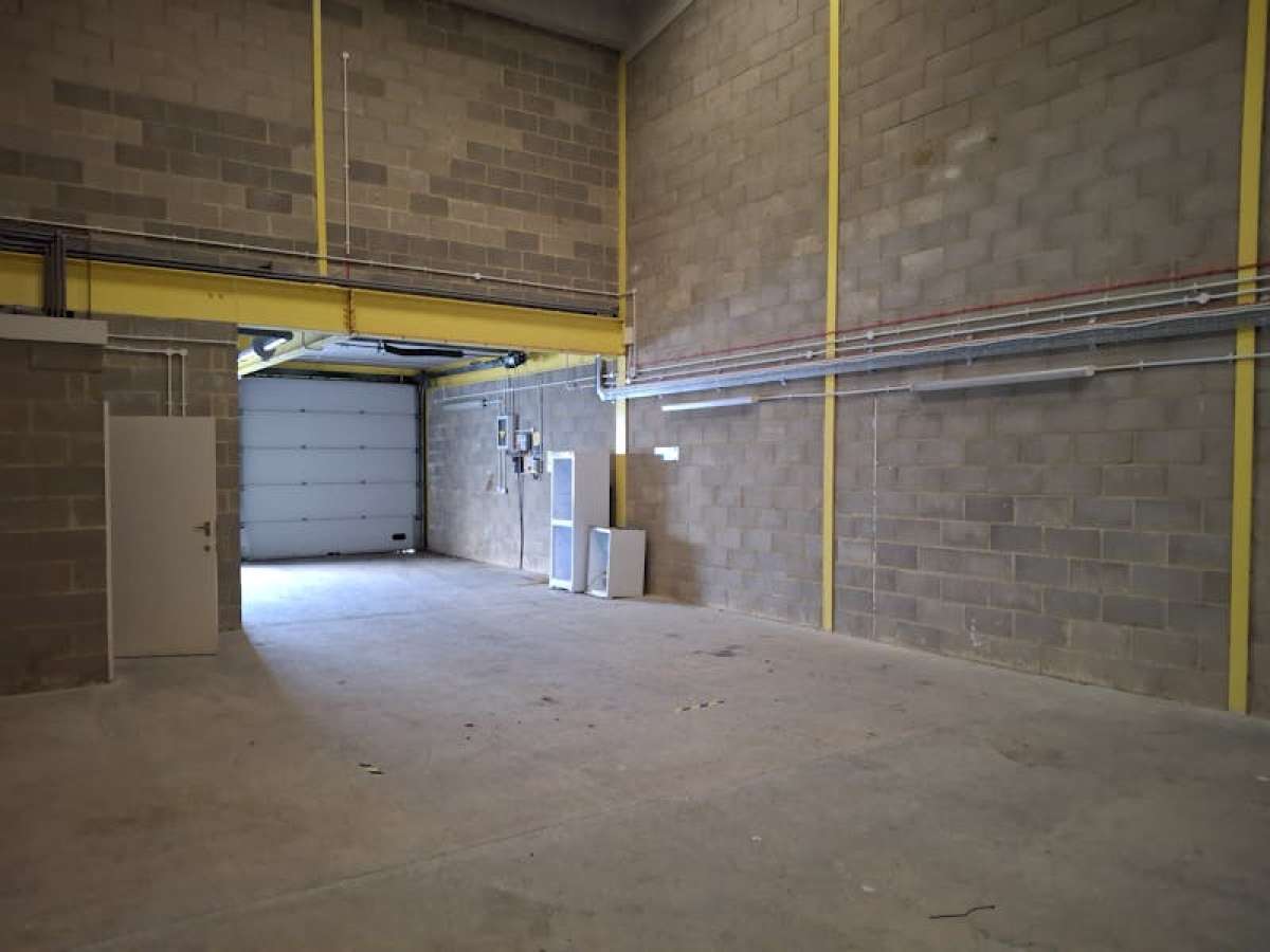 Industrial Unit in Bracknell - photo 3