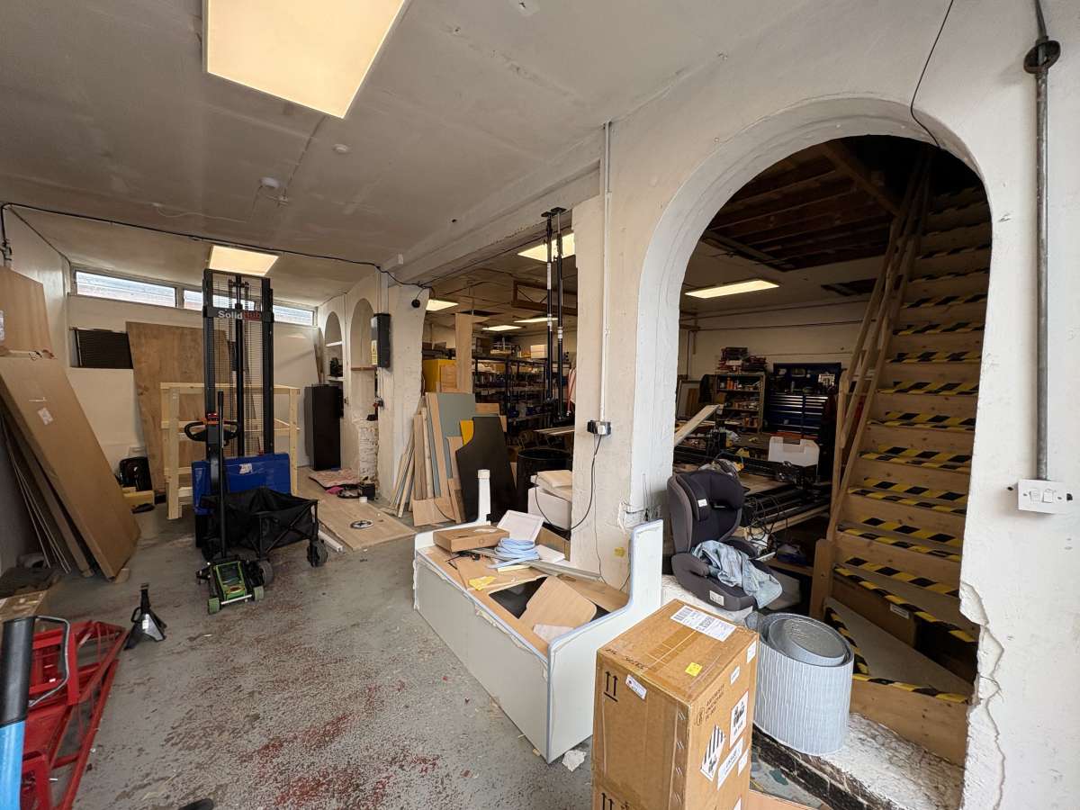 Industrial Unit in Gosport - photo 3