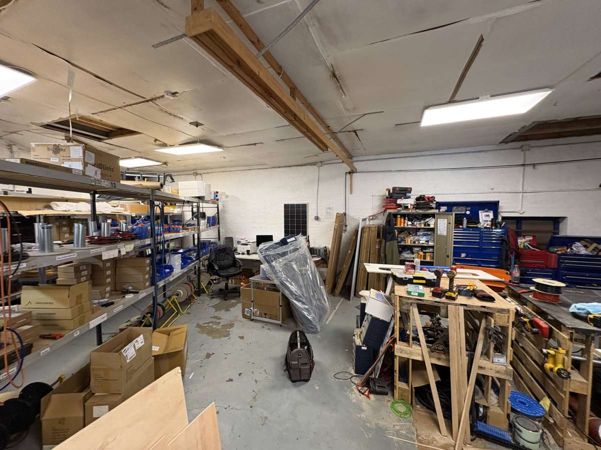 Industrial Unit in Gosport - photo 4