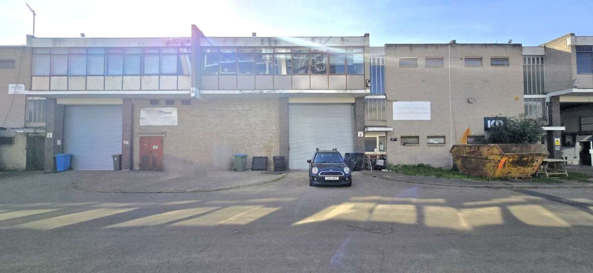 Industrial Unit in London - photo 2