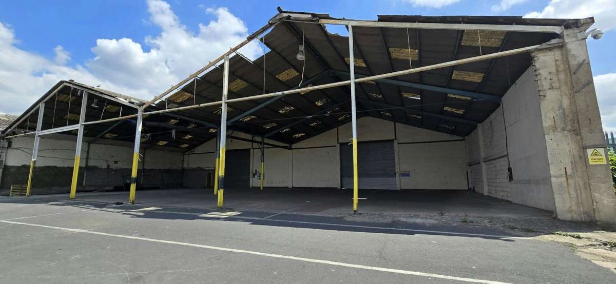 Industrial Unit in Barking - photo 3