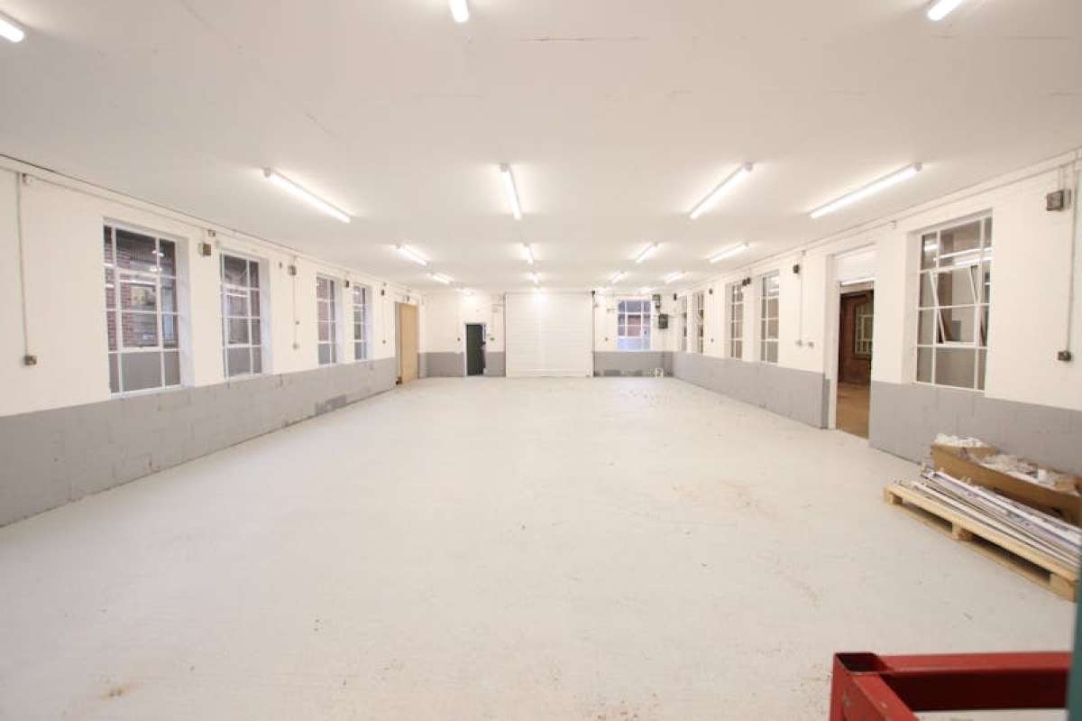 Industrial Unit in Chiddingfold - photo 3