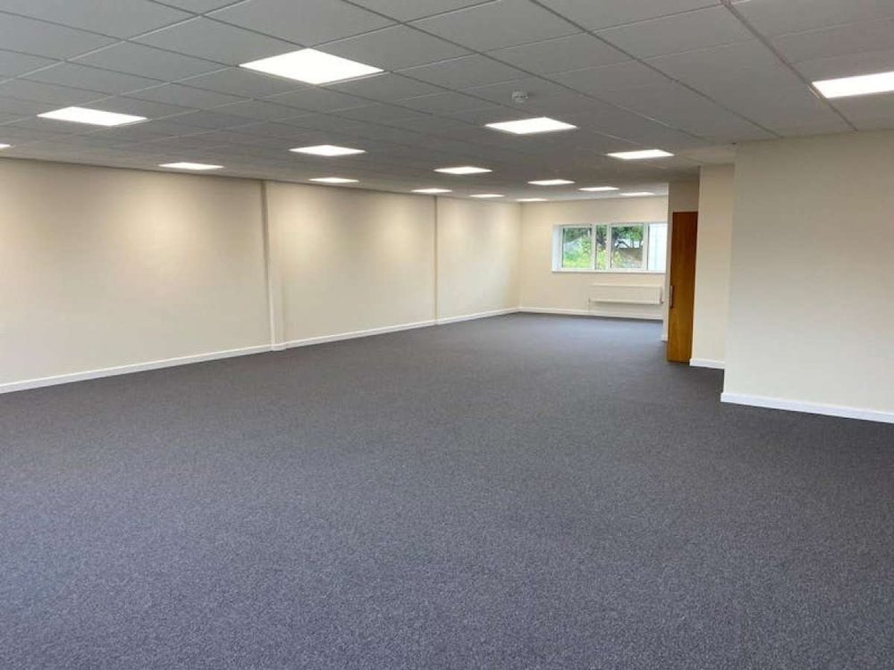 Industrial Unit in Weybridge - photo 2
