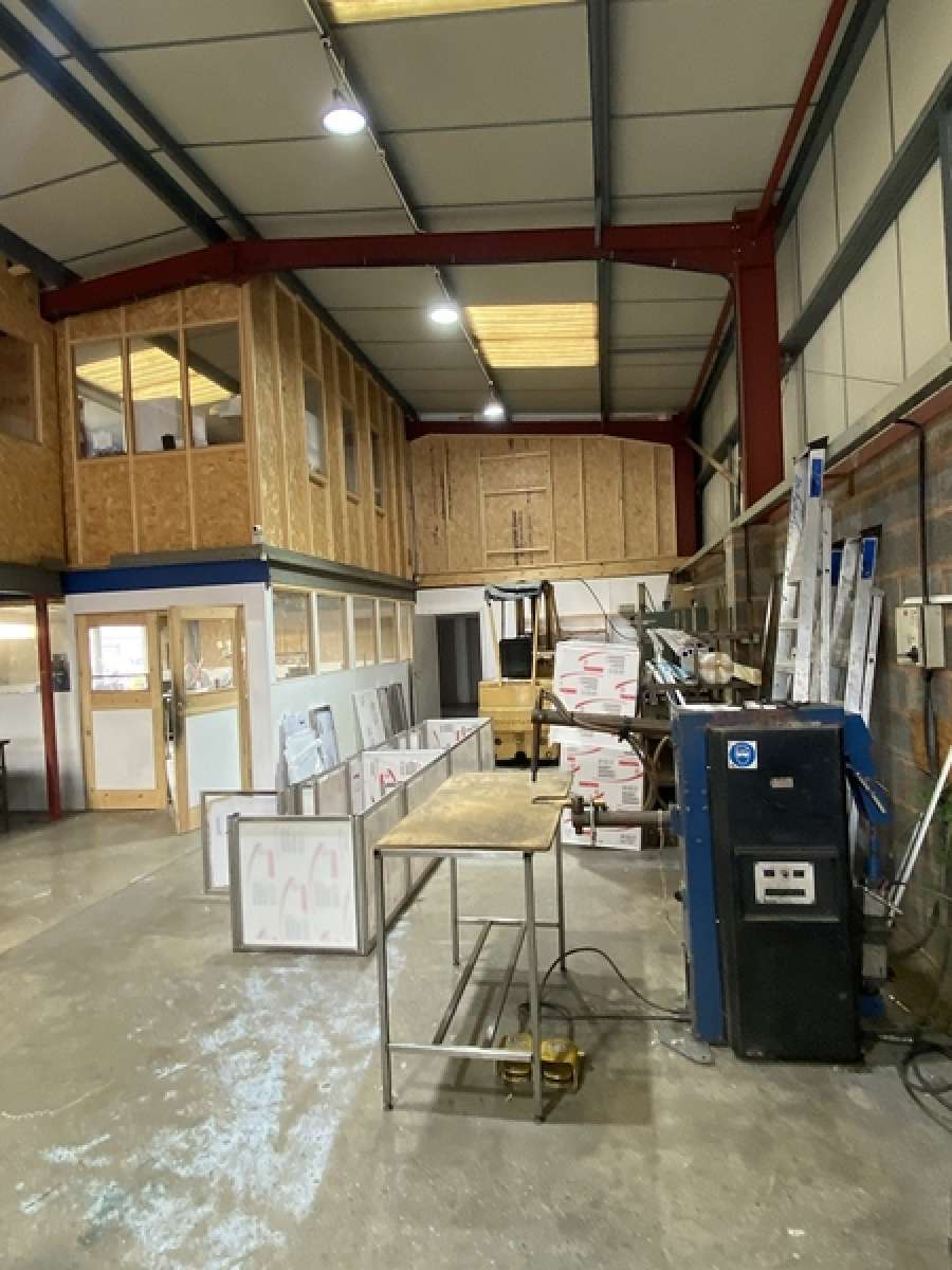 Industrial Unit in Wolverhampton - photo 3