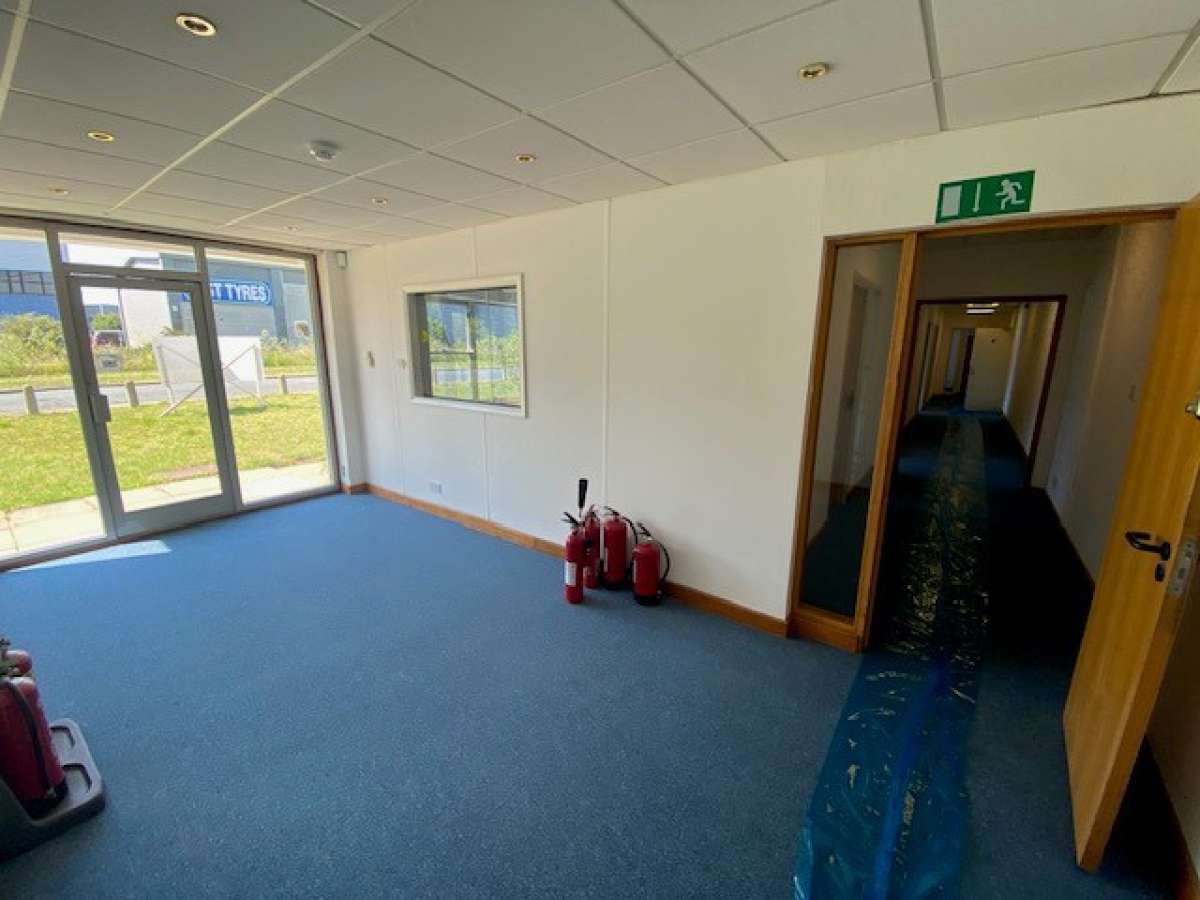 Industrial Unit in St Neots - photo 3