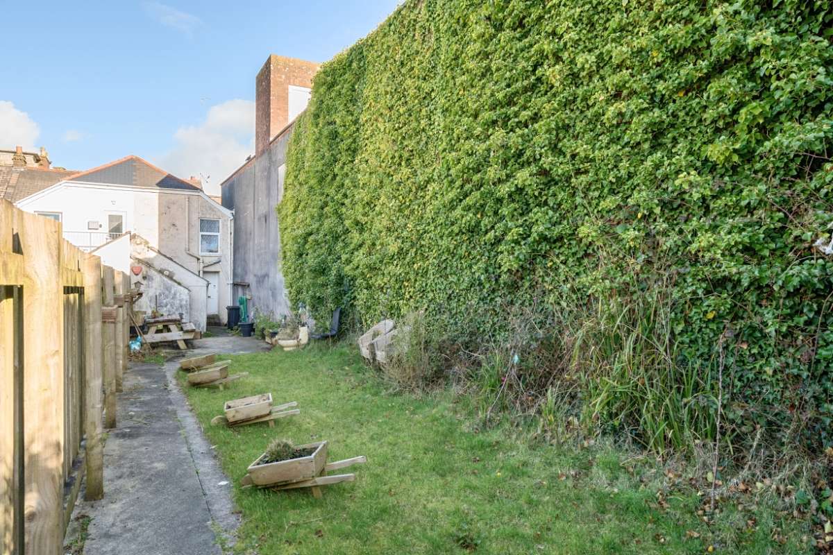 Industrial Unit in Camborne - photo 3