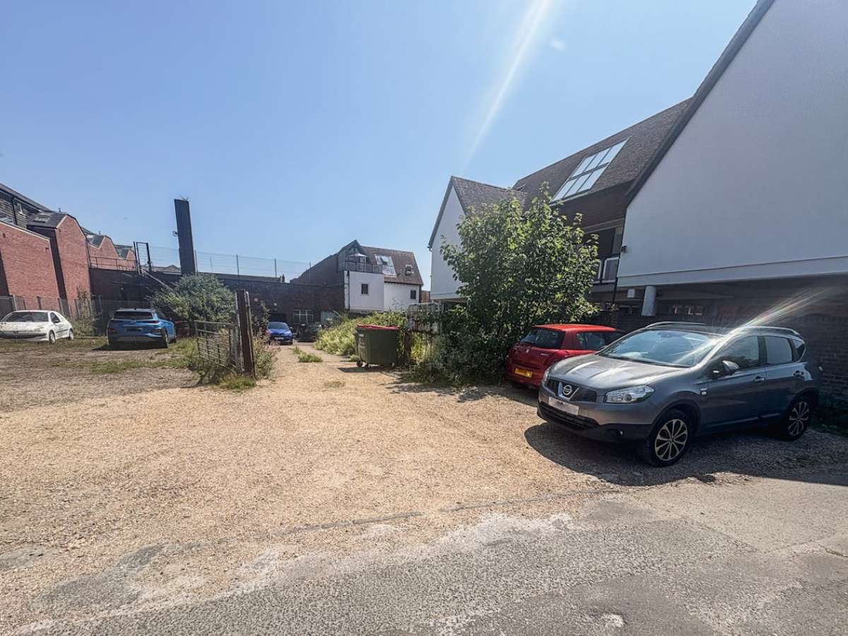 Land in Lymington - photo 3