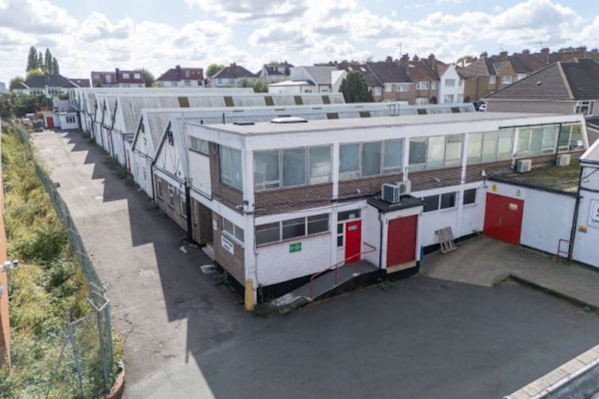 Land in London - photo 2