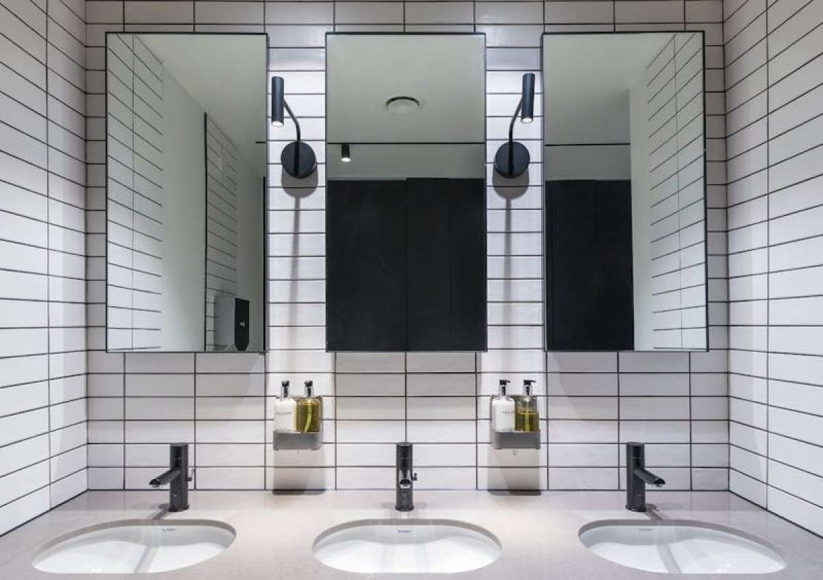 Office in Staines-upon-Thames - photo 3