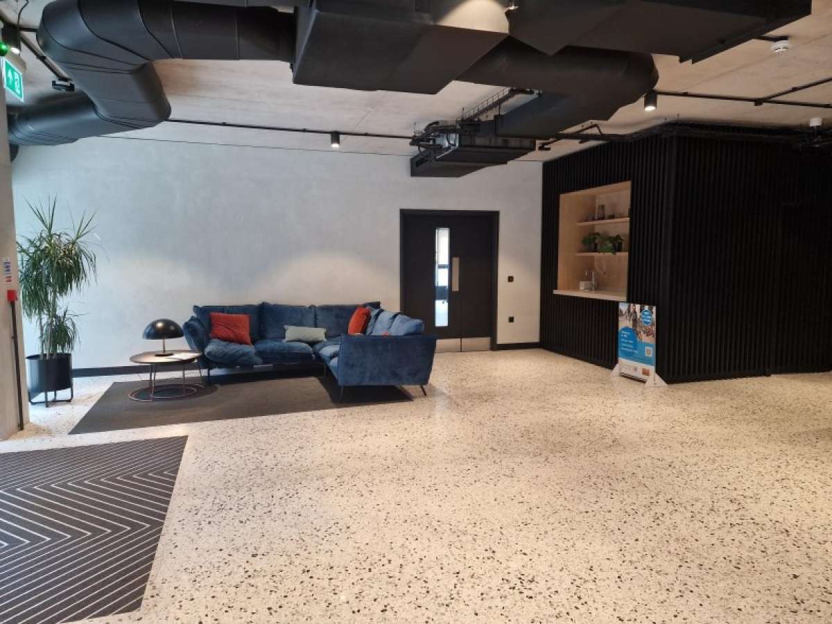 Office in Bristol - photo 3