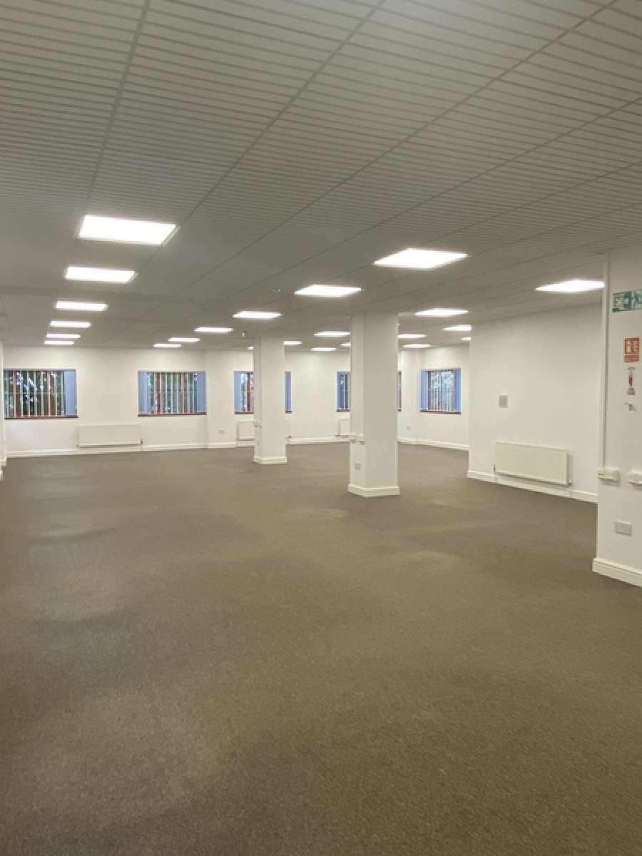 Office in Brierley Hill - photo 3