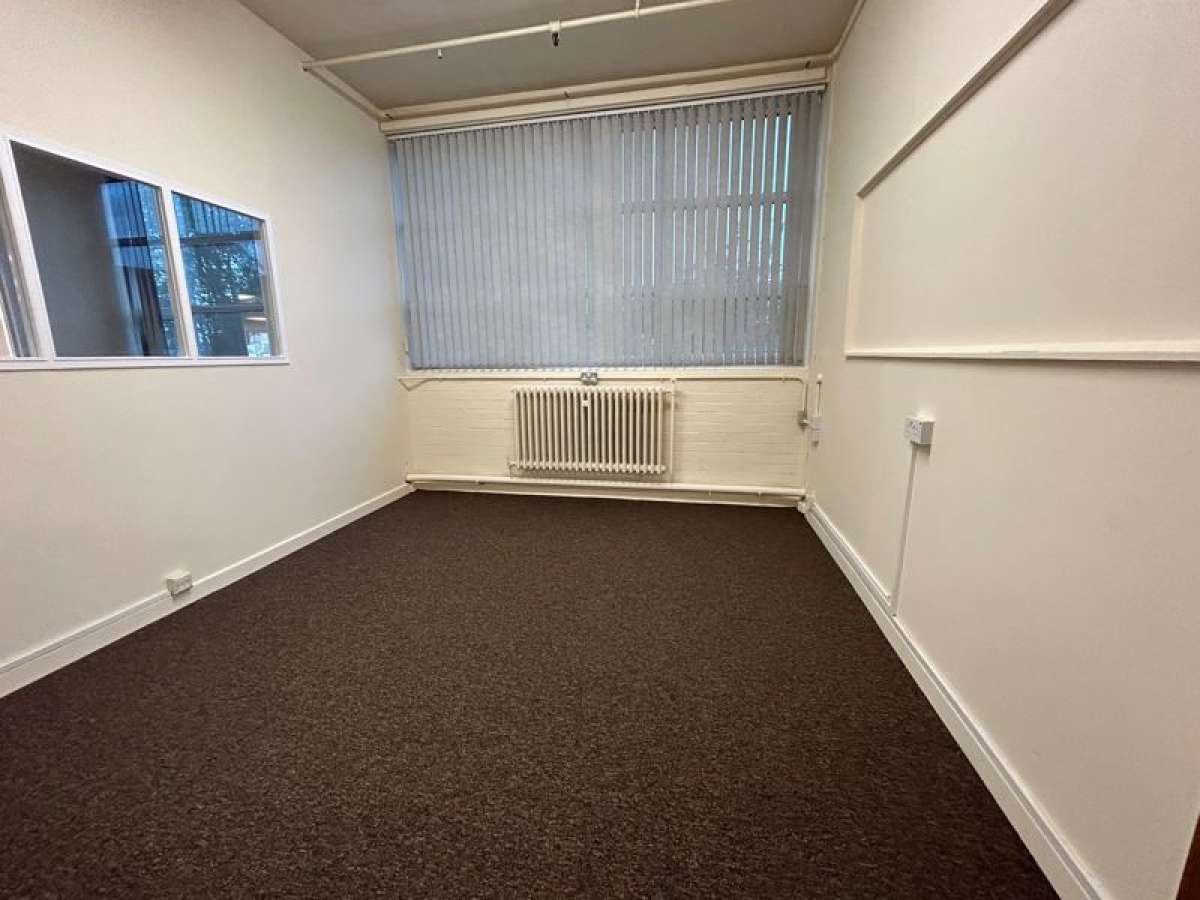 Office in Congleton - photo 4