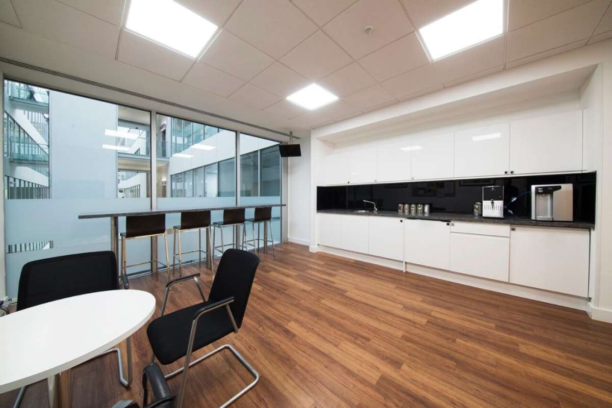 Office in Reading - photo 4