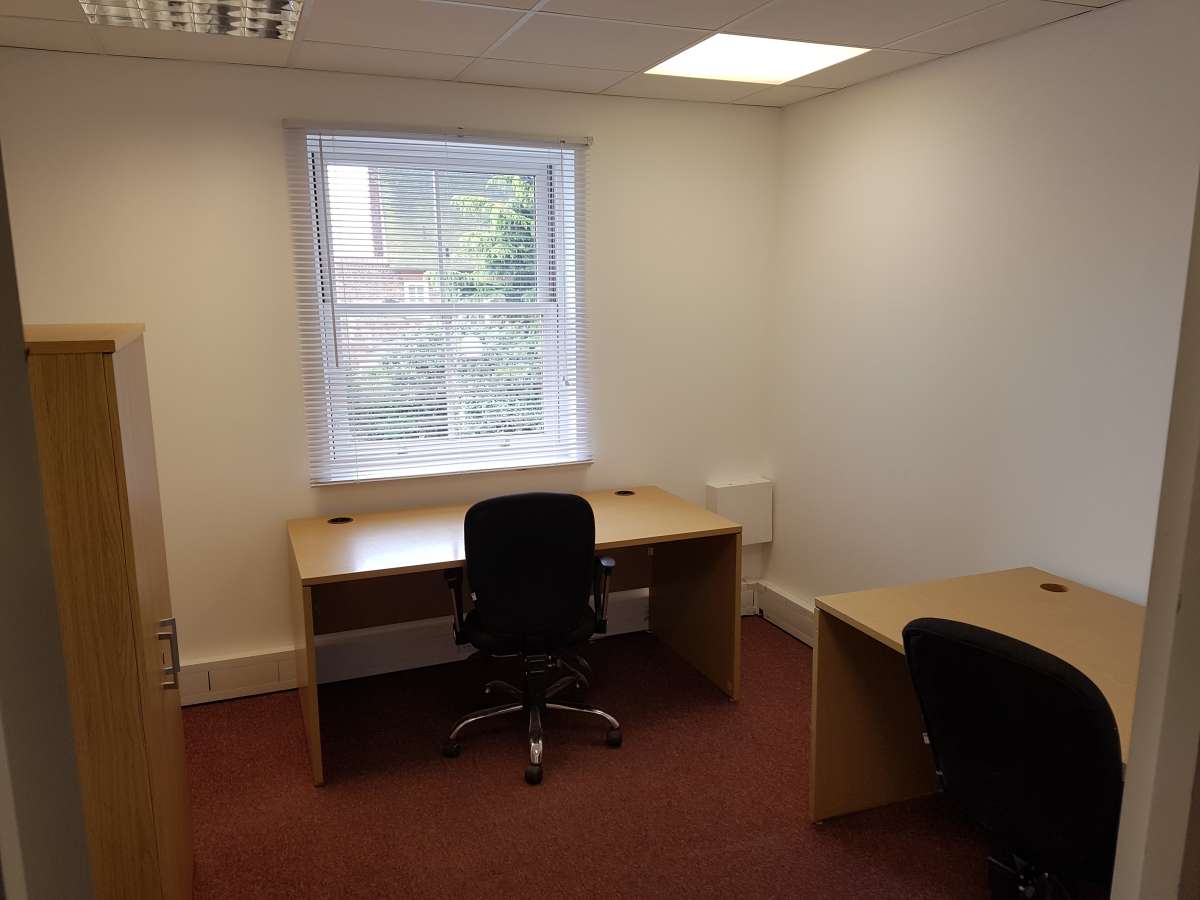 Office in Slough - photo 2